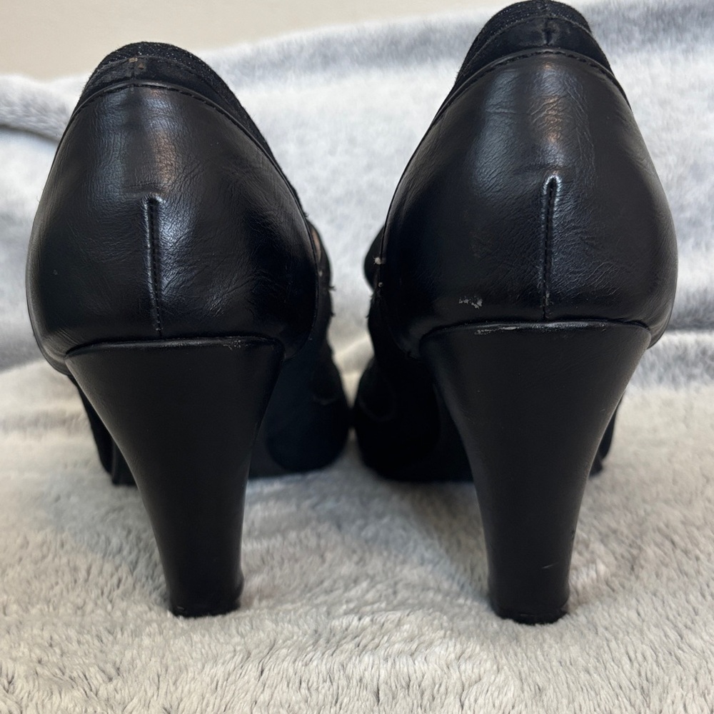Journee Collection Black Mary Jane Heels with Strap - Picture 6 of 9